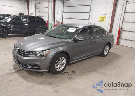 2016 Volkswagen Passat 1.8T S z USA, uszkodzony, nr VIN 1VWAT7A34GC003471